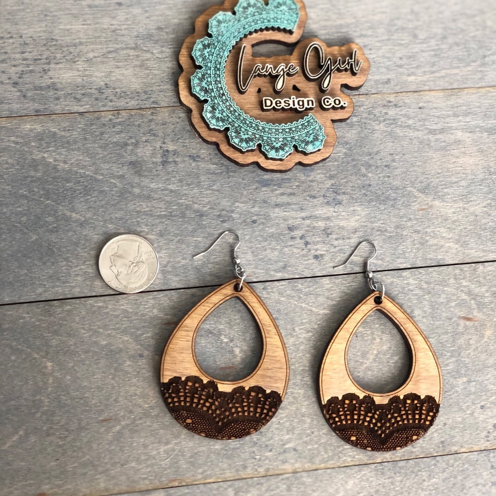 Frilly Lace Pattern Engraved Teardrop Hoop Earrings